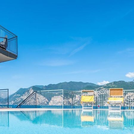 Hotel Casa Marinella Малчезине Екстериор снимка