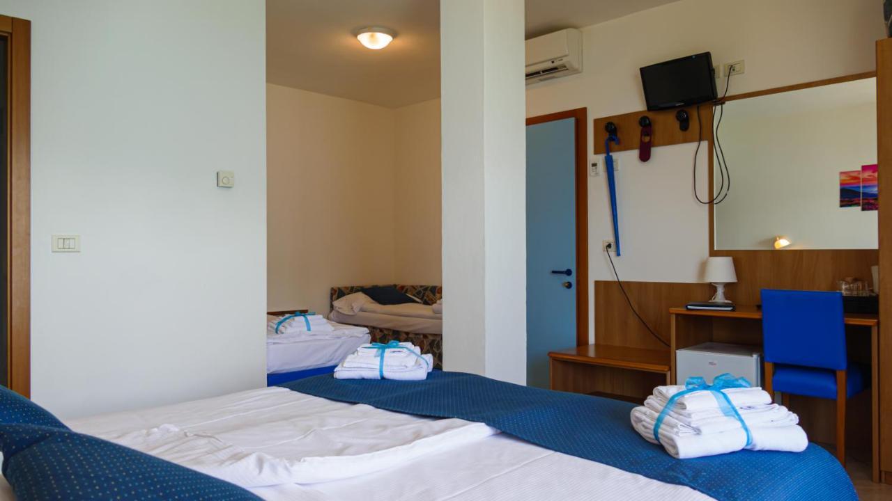 Hotel Casa Marinella Малчезине Екстериор снимка