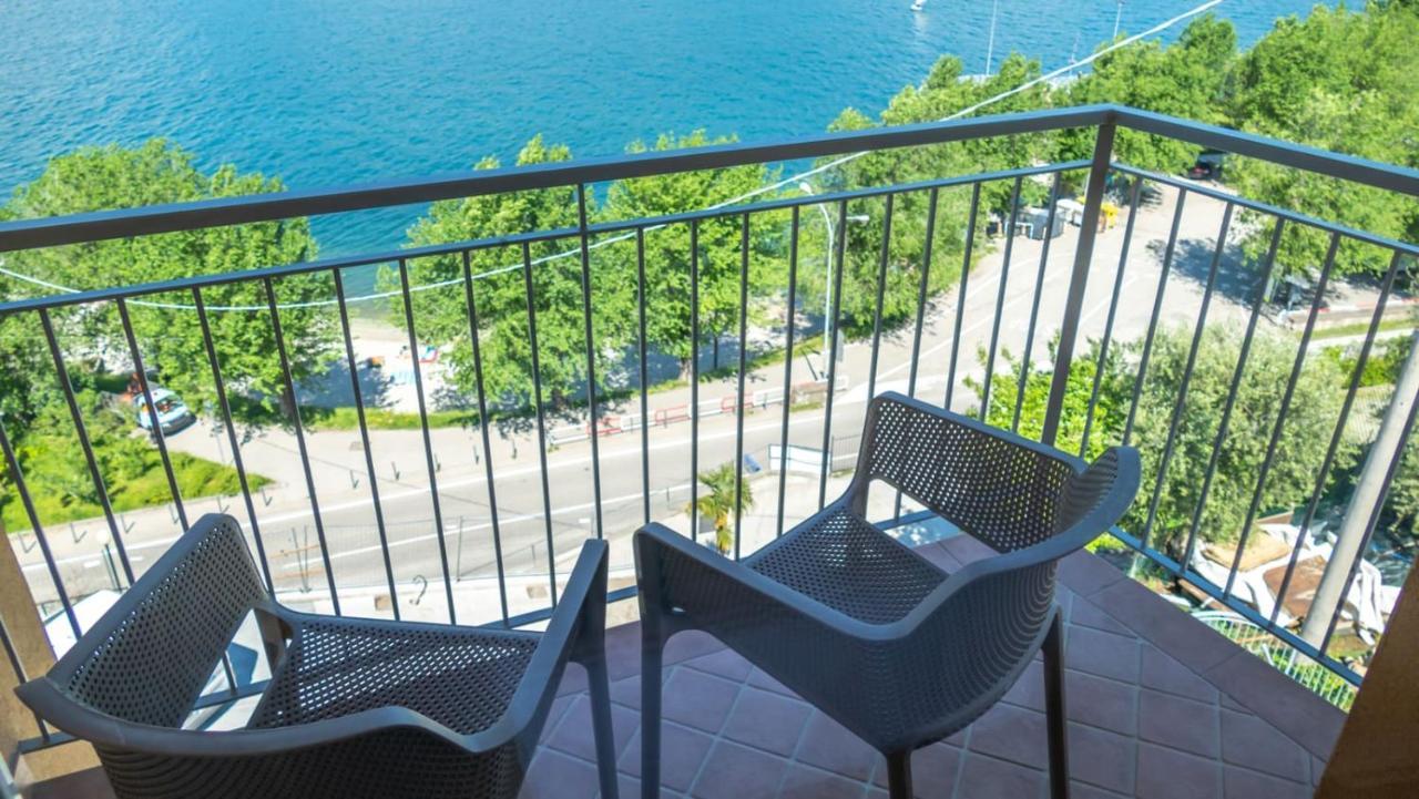 Hotel Casa Marinella Малчезине Екстериор снимка