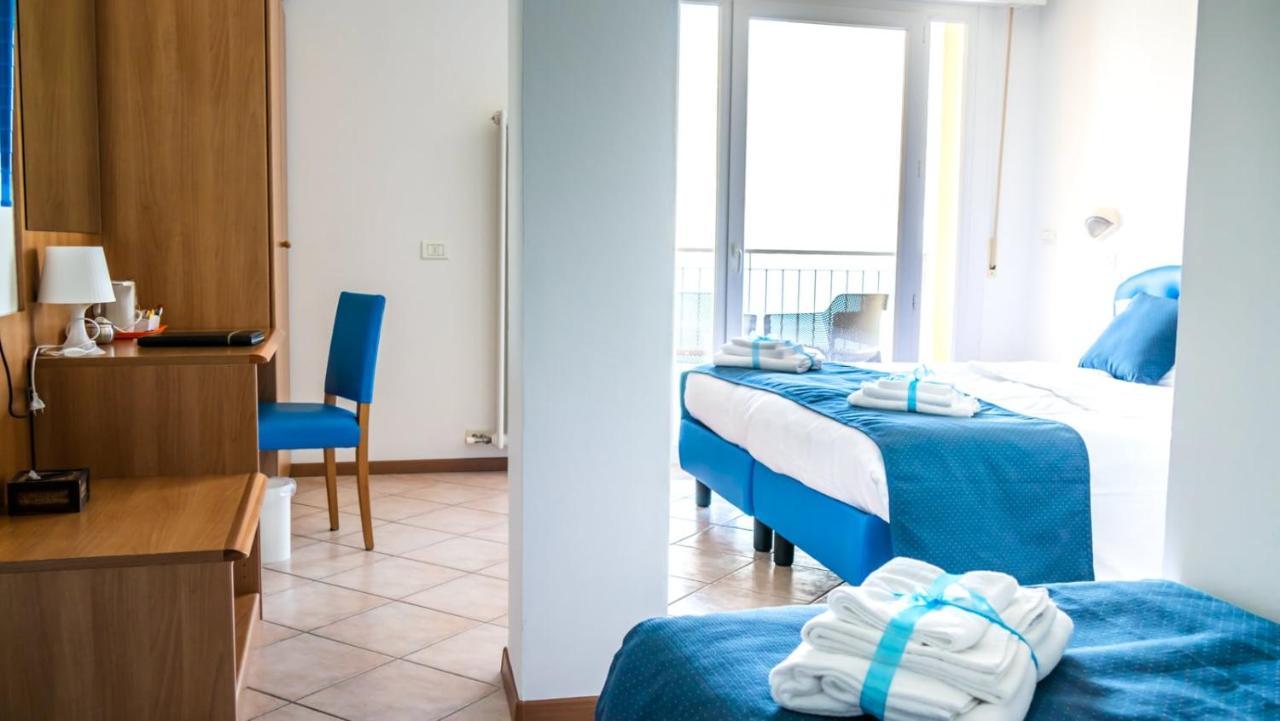 Hotel Casa Marinella Малчезине Екстериор снимка