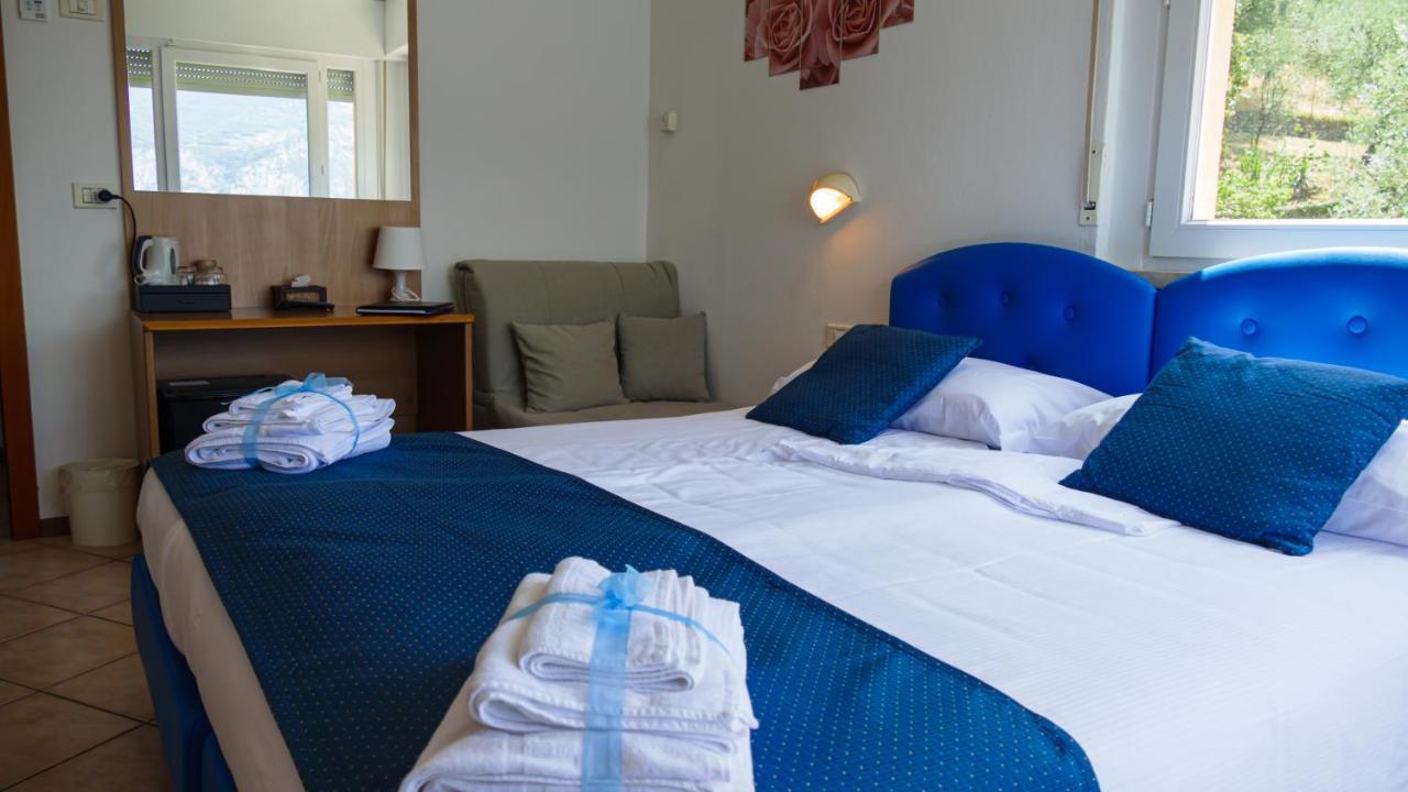 Hotel Casa Marinella Малчезине Екстериор снимка