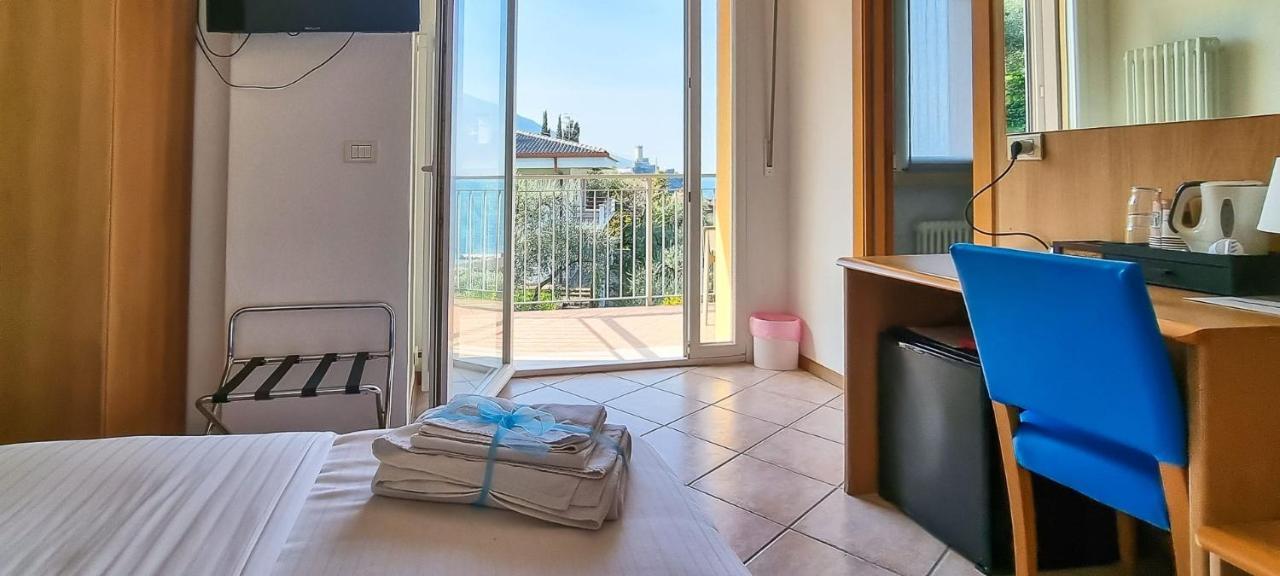 Hotel Casa Marinella Малчезине Екстериор снимка