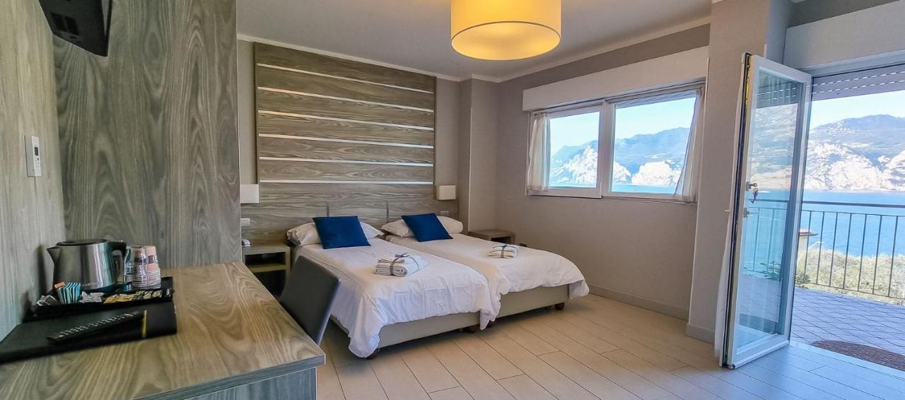 Hotel Casa Marinella Малчезине Екстериор снимка