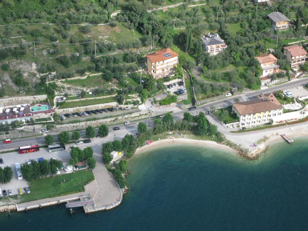 Hotel Casa Marinella Малчезине Екстериор снимка