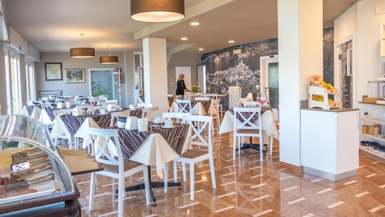 Hotel Casa Marinella Малчезине Екстериор снимка