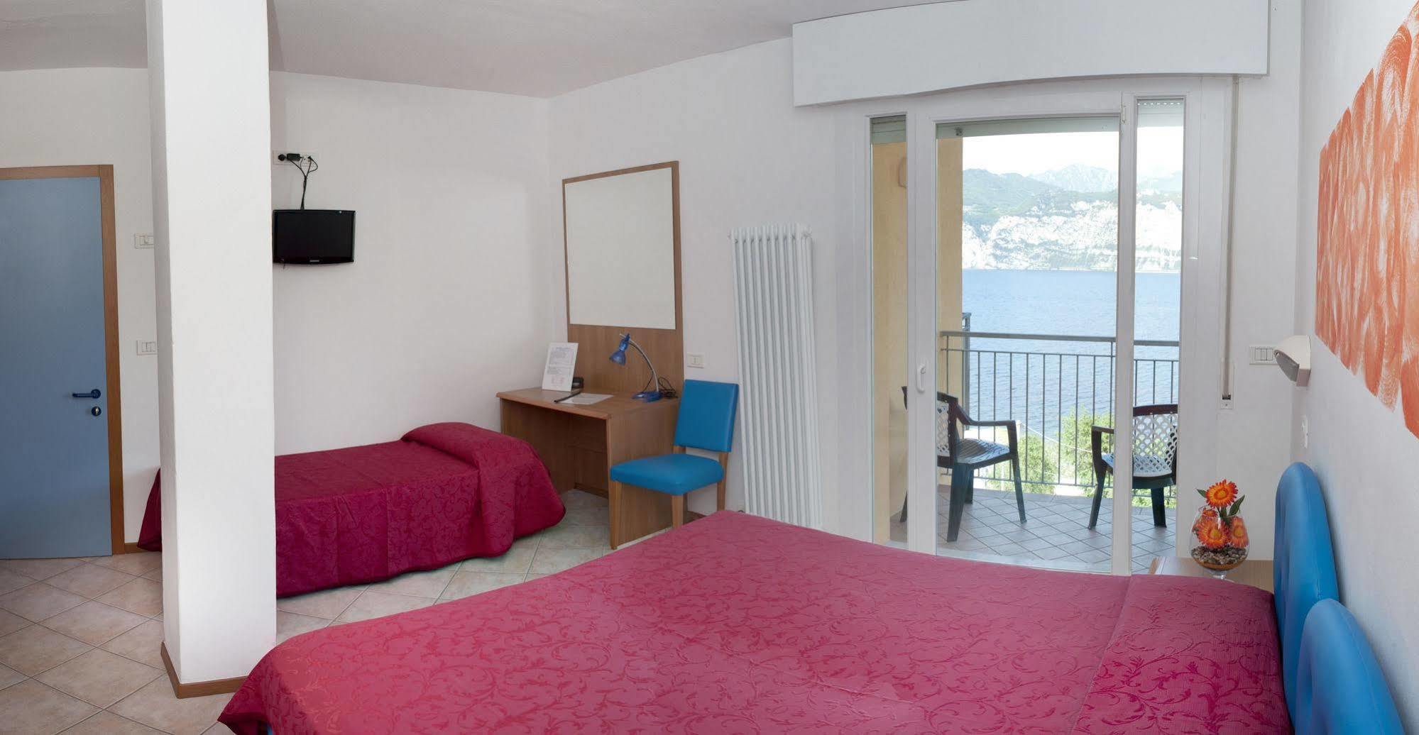 Hotel Casa Marinella Малчезине Екстериор снимка
