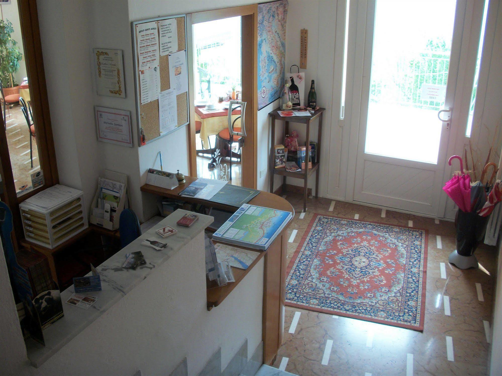 Hotel Casa Marinella Малчезине Екстериор снимка