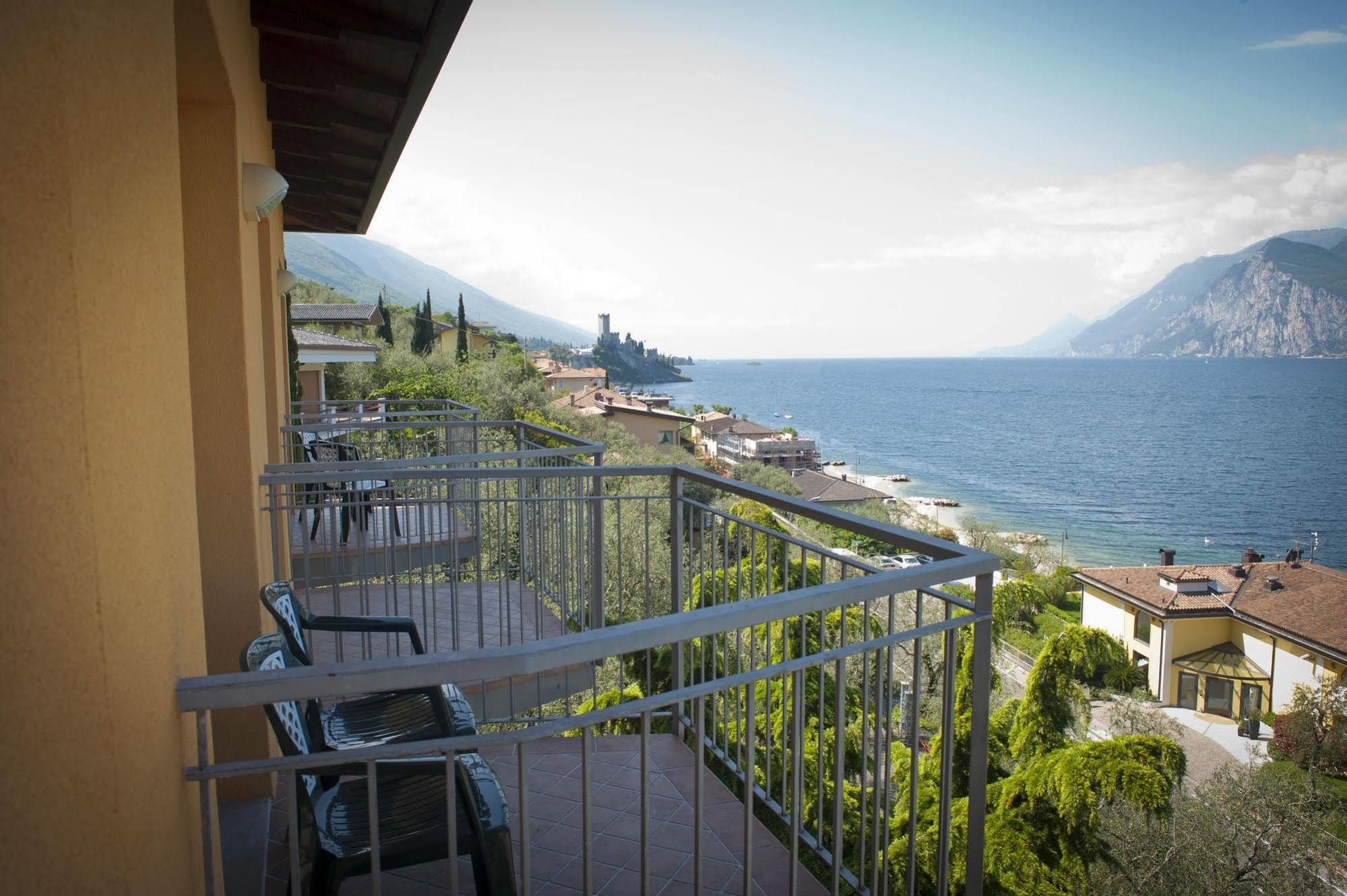 Hotel Casa Marinella Малчезине Екстериор снимка
