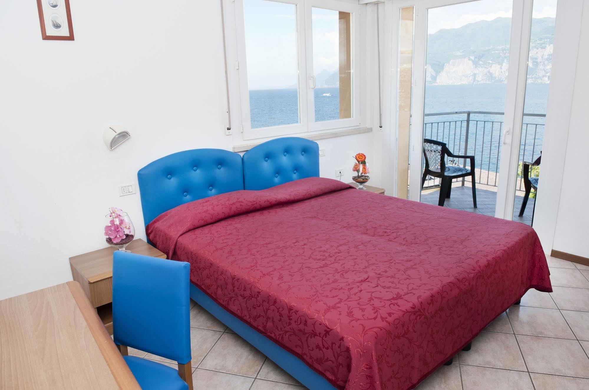 Hotel Casa Marinella Малчезине Екстериор снимка